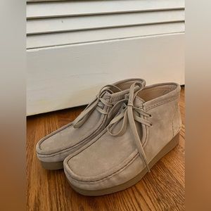 NWOT Clark’s Wallabee Chukka Women’s Boots Size 6.5 Light Brown